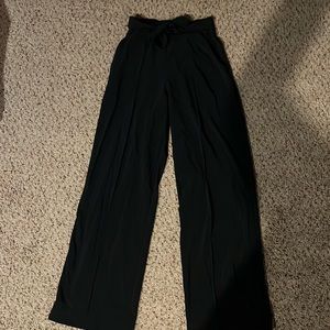 lululemon - sz 6 - stretchy nulu wide leg pants